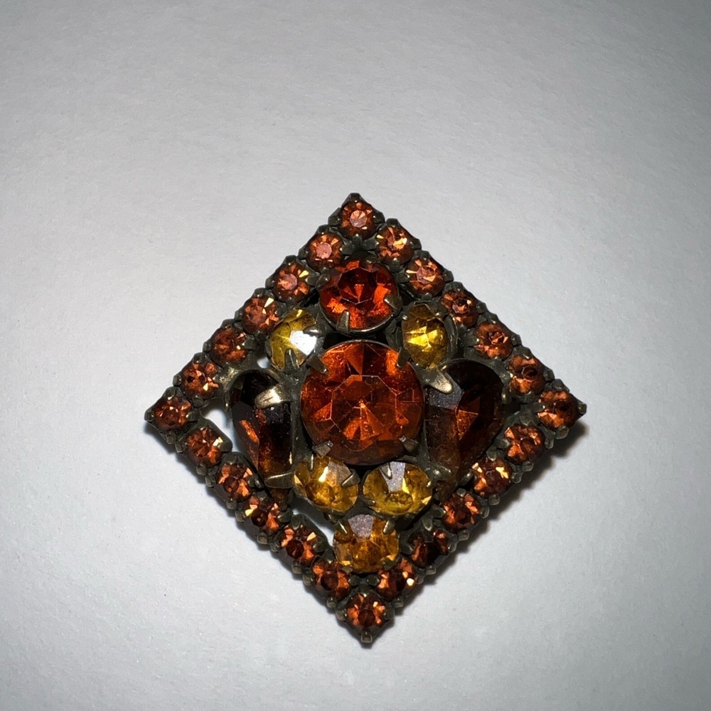 Vintage Weiss 1950s Amber Rhinestone Square Clip On Earrings - Picture 3 of 11